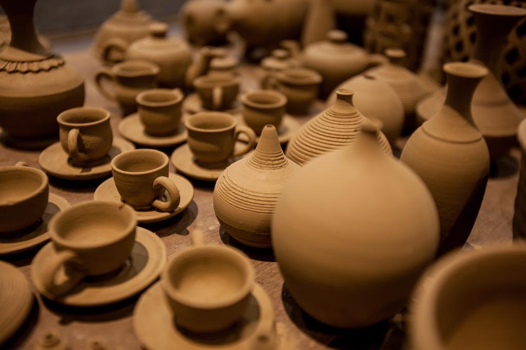 Taj Surajkund Resort & Spa, Delhi Ncr Фаридабад Экстерьер фото Ceramic pottery